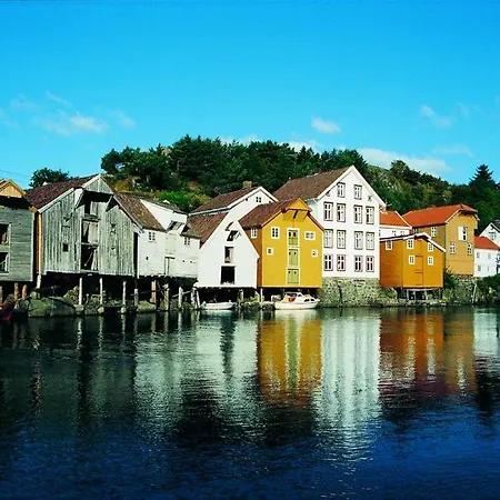 Buveien 158, I Andre Etasje Med Nydelig Utsikt *